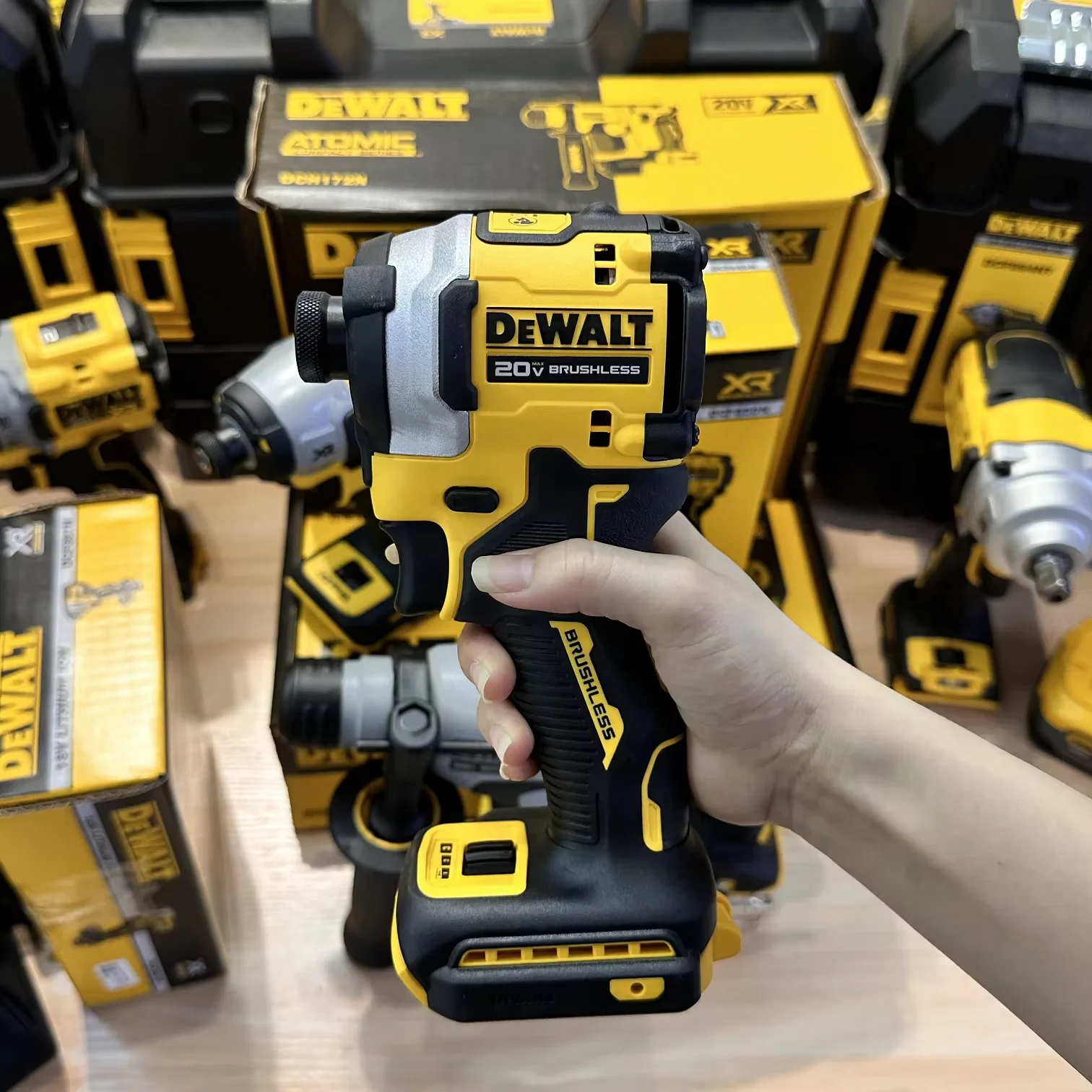 Ударная отвертка DEWALT DCF850, бесщеточный мотор, 20 В