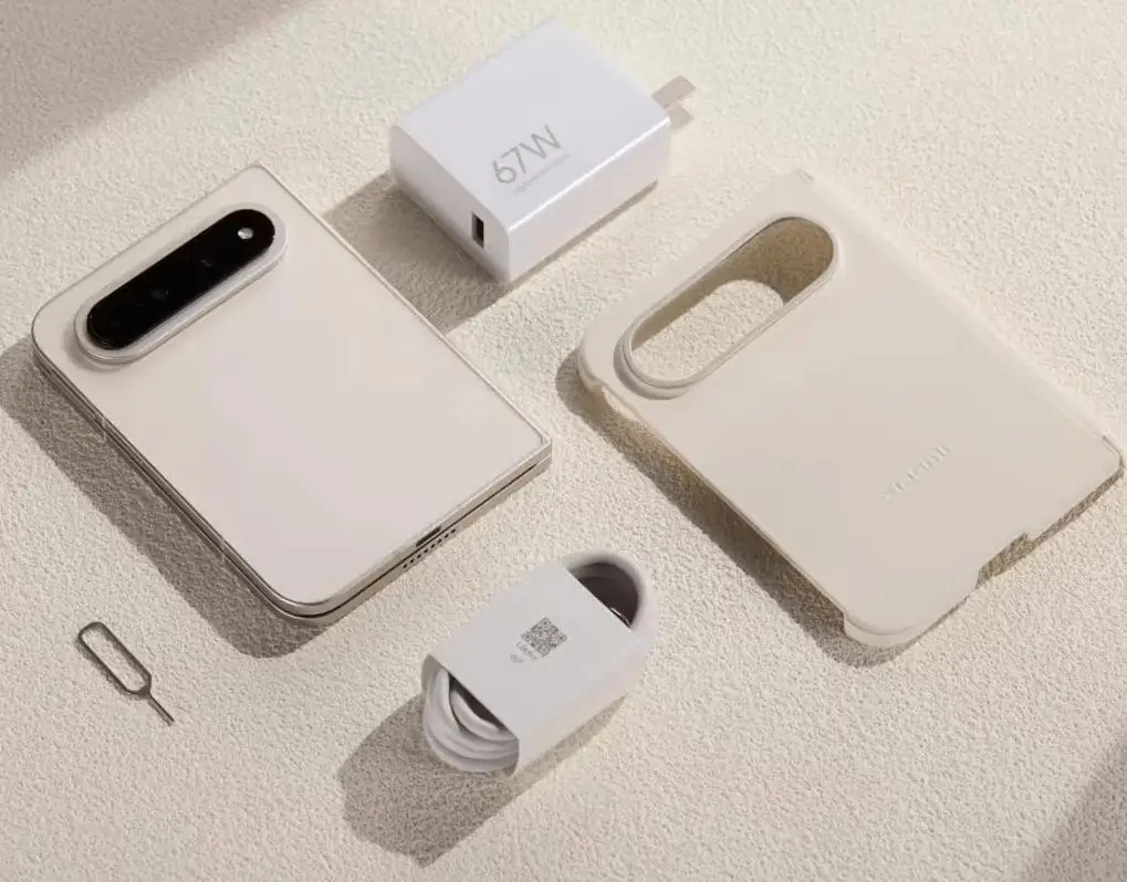 Миниатюра Складной смартфон Xiaomi 18 Fold, экран 7,58", 6000 мАч