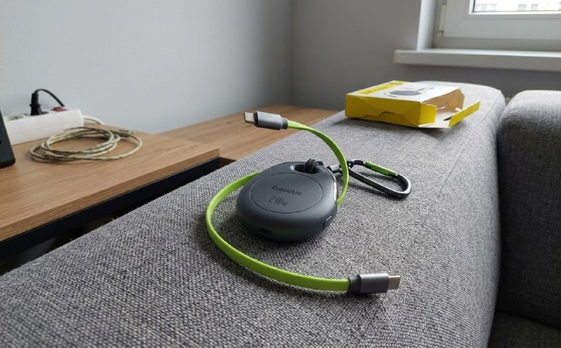 Кабель Baseus 240W USB-C с автоподмоткой и карабином