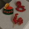 Миниатюра Брошь-баночка икры Wuli&baby, эмаль, красные бусины