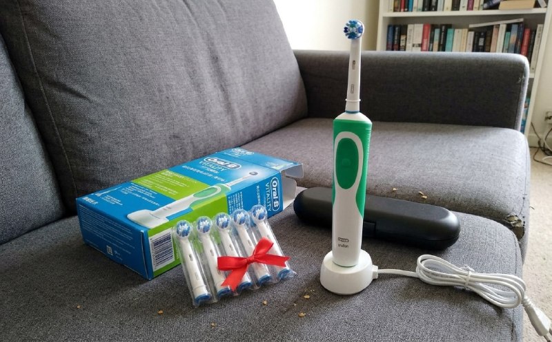 Электрическая зубная щётка Oral-B Vitality D12